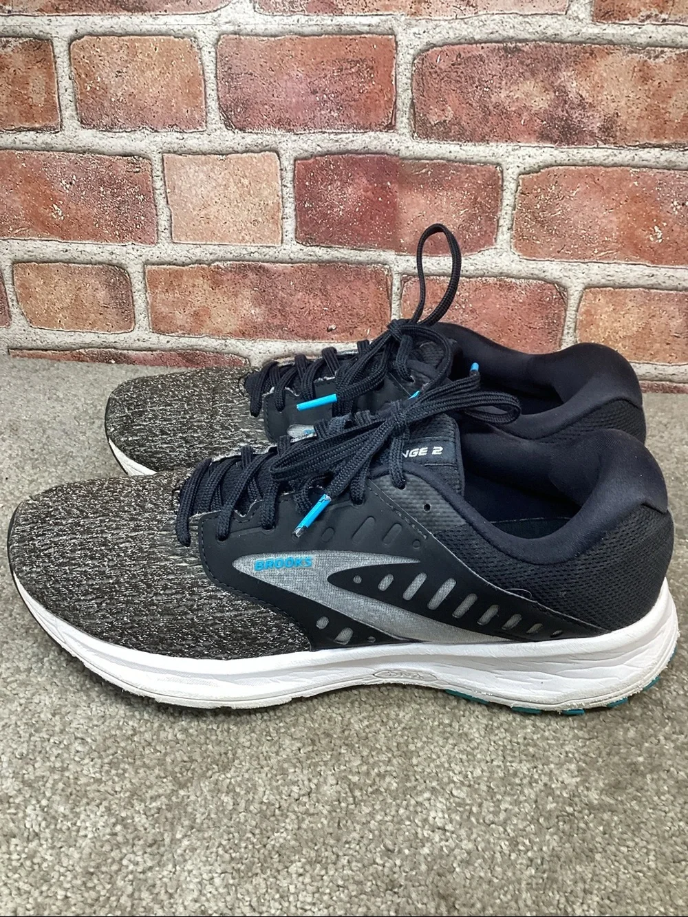 Brooks Range 2 Women’s running shoes sneakers size 11